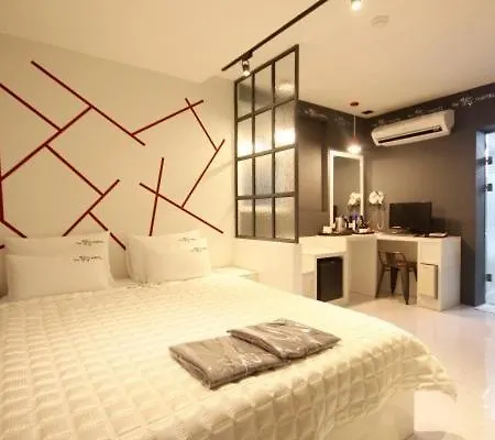 The Zzang9 Motel